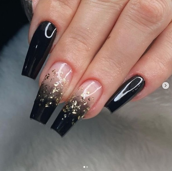 unhas em gel preto