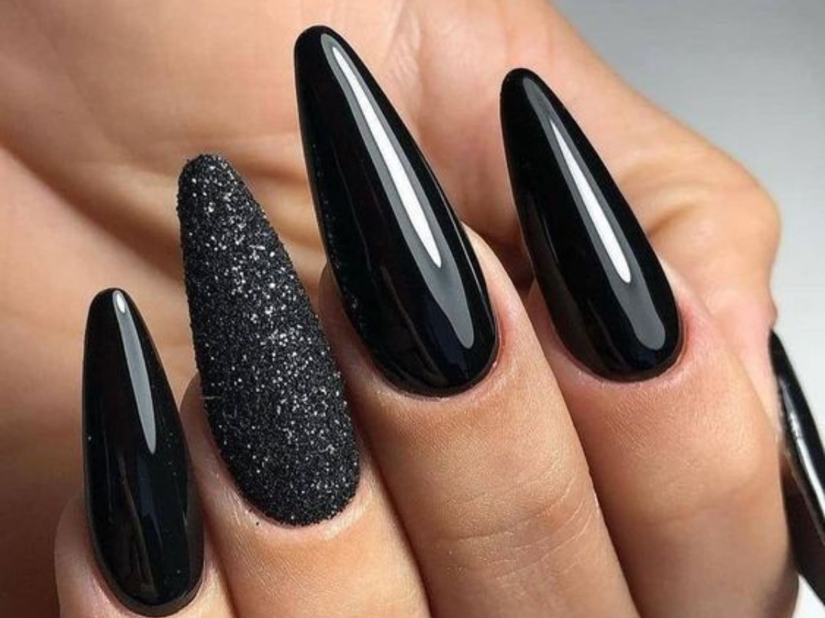 unhas em gel preto