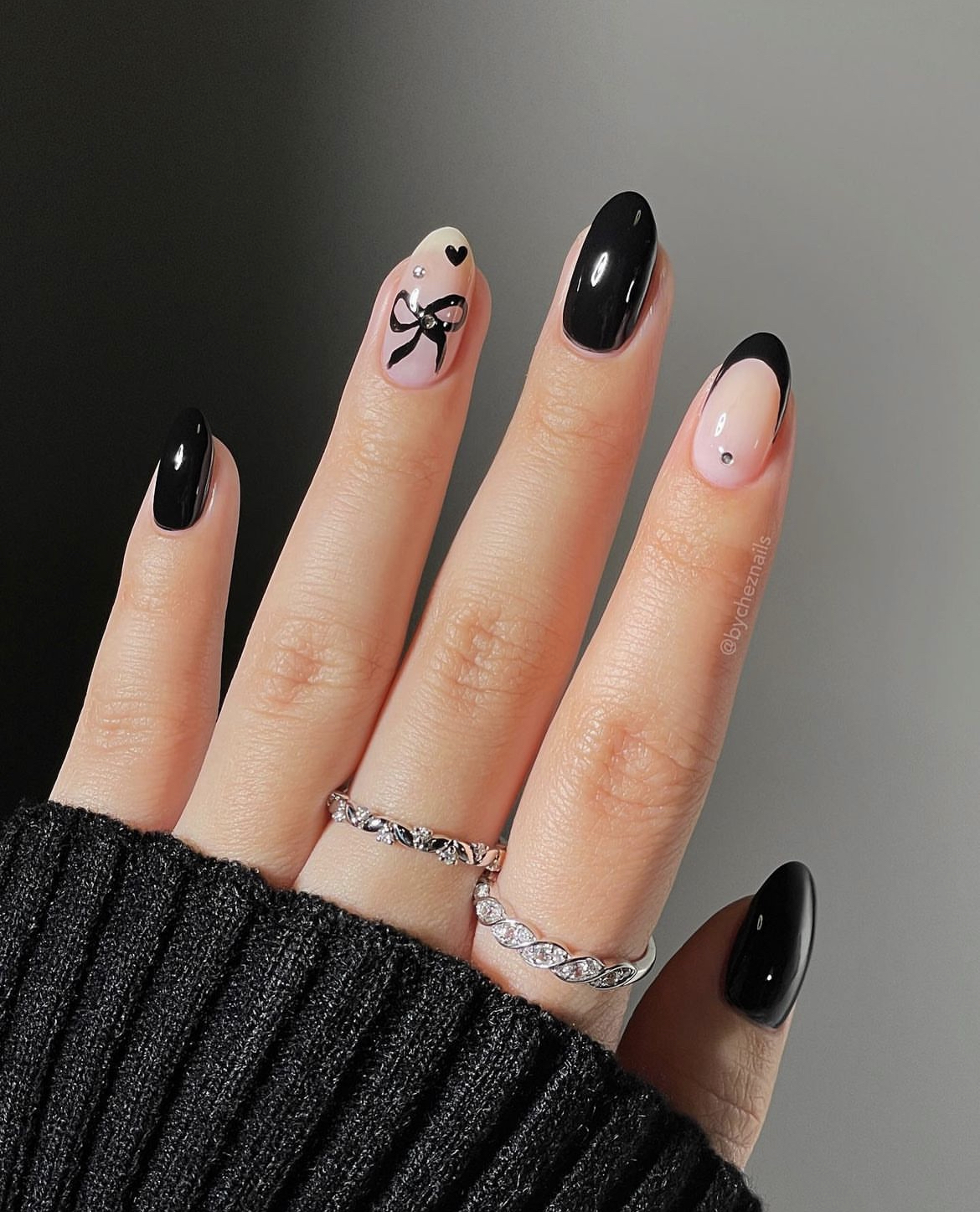 Unhas Pretas com Glitter: 10 Ideias para Brilhar