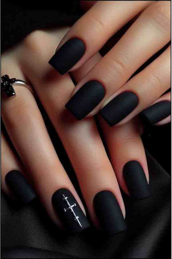 Guia Completo: Cuidados Essenciais para Unhas Escuras