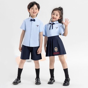 uniforme escolar vs roupa comum