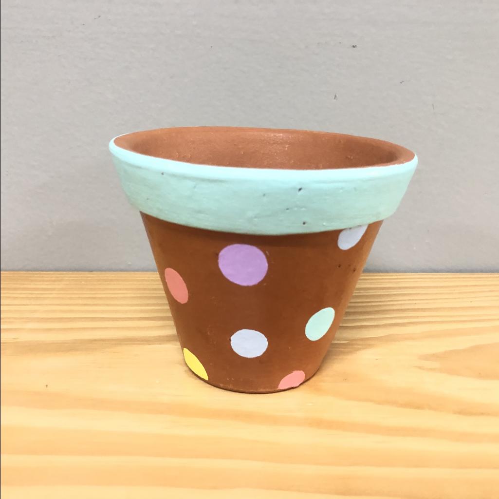 DIY: Pintando Seus Próprios Vasos de Barro – Dicas e Materiais Essenciais