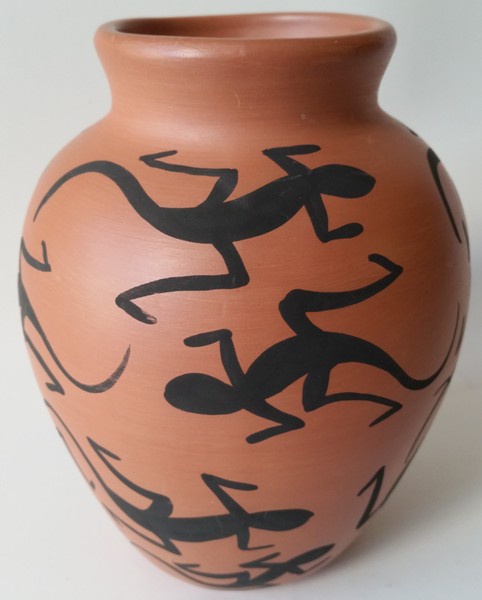 Vasos de Cerâmica vs. Vasos de Barro: Qual a Melhor Opção para Suas Plantas?